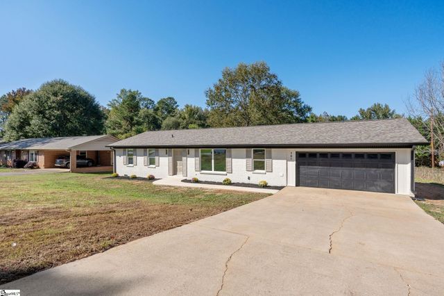 207 Oakmont Drive, Boiling Springs, SC 29316