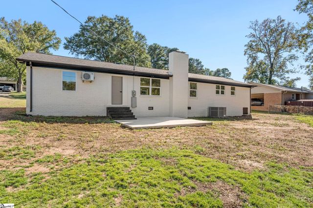 207 Oakmont Drive, Boiling Springs, SC 29316