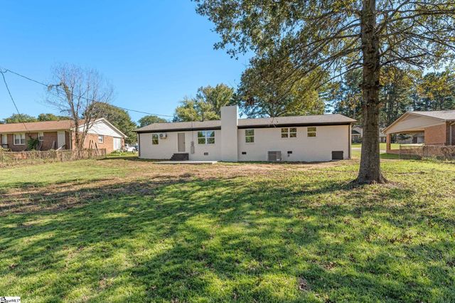 207 Oakmont Drive, Boiling Springs, SC 29316