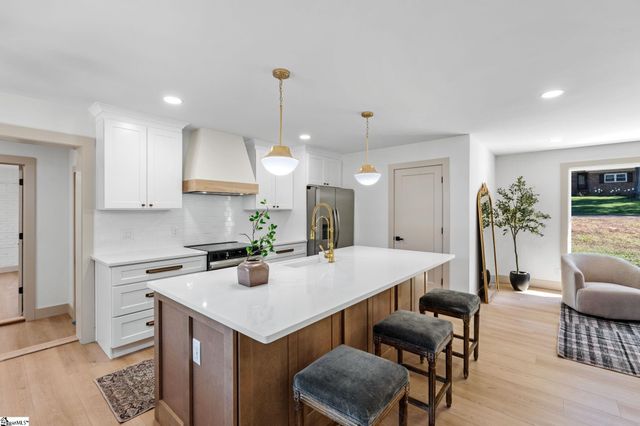 207 Oakmont Drive, Boiling Springs, SC 29316