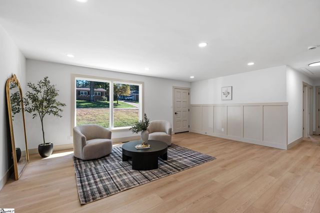 207 Oakmont Drive, Boiling Springs, SC 29316