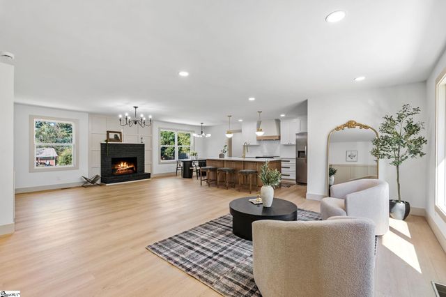 207 Oakmont Drive, Boiling Springs, SC 29316