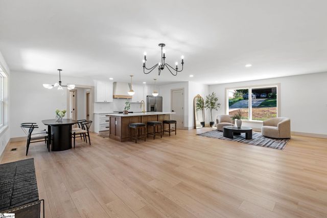 207 Oakmont Drive, Boiling Springs, SC 29316