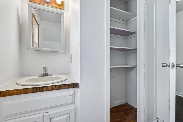 730 Guthrie Avenue, Des Moines, IA 50316