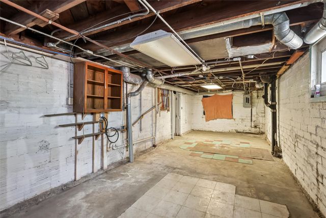 730 Guthrie Avenue, Des Moines, IA 50316