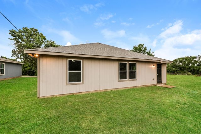 336 Bounding Main Street, Gun Barrel City, TX 75156