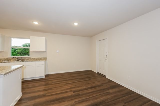 336 Bounding Main Street, Gun Barrel City, TX 75156
