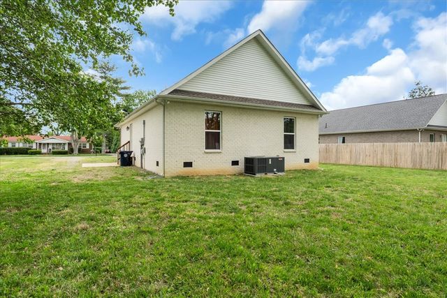 829 Luttrell Ave, Smithville, TN 37166