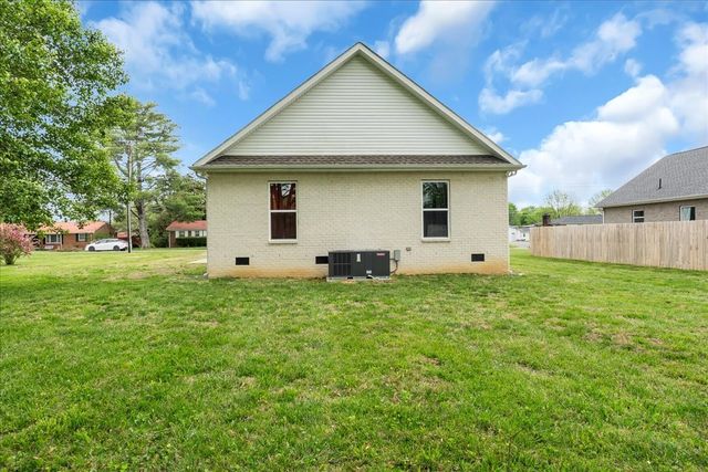 829 Luttrell Ave, Smithville, TN 37166