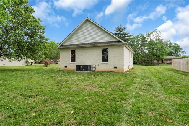 829 Luttrell Ave, Smithville, TN 37166