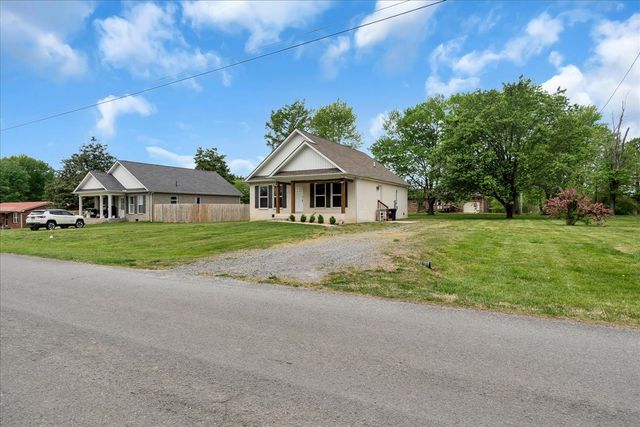 829 Luttrell Ave, Smithville, TN 37166