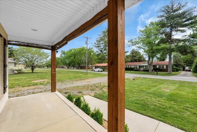 829 Luttrell Ave, Smithville, TN 37166