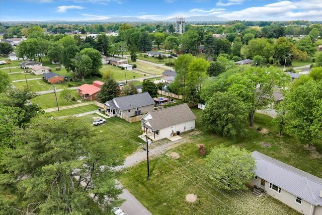 829 Luttrell Ave, Smithville, TN 37166