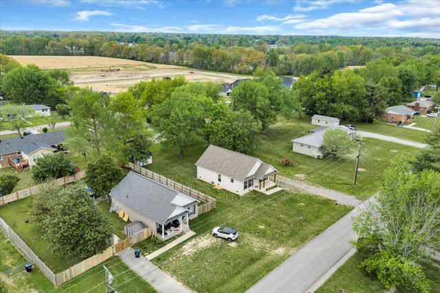 829 Luttrell Ave, Smithville, TN 37166