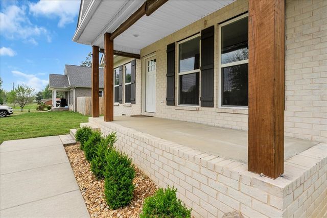 829 Luttrell Ave, Smithville, TN 37166
