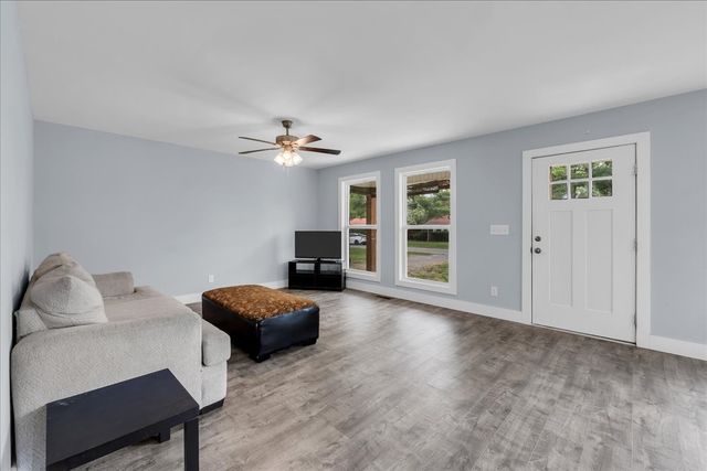 829 Luttrell Ave, Smithville, TN 37166