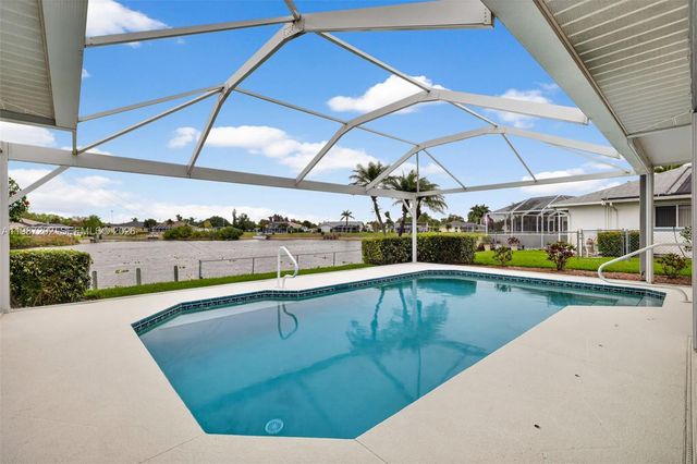 432 NE 18th Ave, Cape Coral, FL 33909