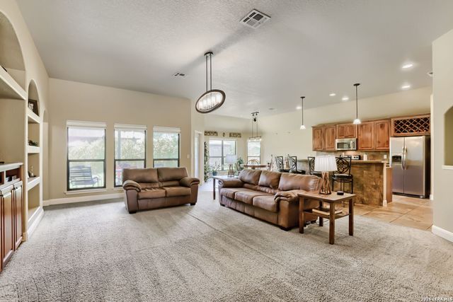 2262 SUN CHASE BLVD, New Braunfels, TX 78130