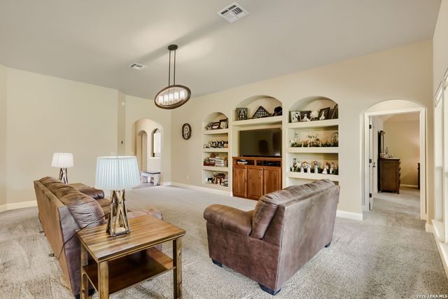 2262 SUN CHASE BLVD, New Braunfels, TX 78130