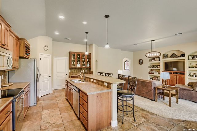 2262 SUN CHASE BLVD, New Braunfels, TX 78130