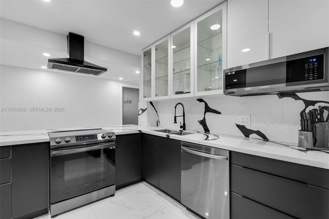3800 Hillcrest Dr 203 203, Hollywood, FL 33021