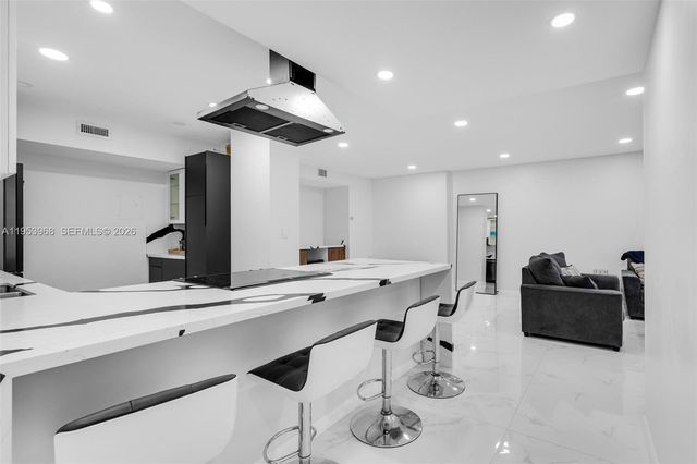 3800 Hillcrest Dr 203 203, Hollywood, FL 33021