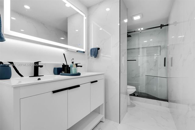 3800 Hillcrest Dr 203 203, Hollywood, FL 33021