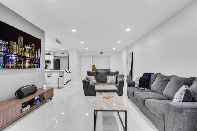 3800 Hillcrest Dr 203 203, Hollywood, FL 33021