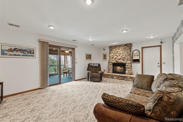 2745 Lari Court, West Bloomfield, MI 48324