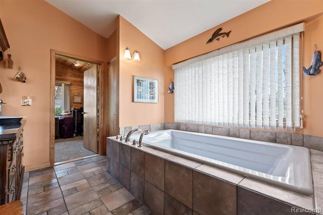 2745 Lari Court, West Bloomfield, MI 48324