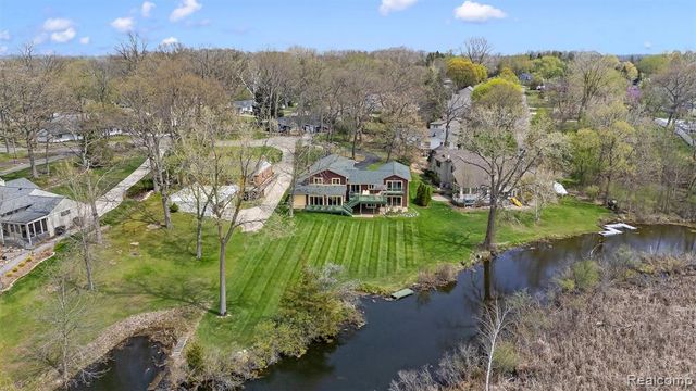 2745 Lari Court, West Bloomfield, MI 48324