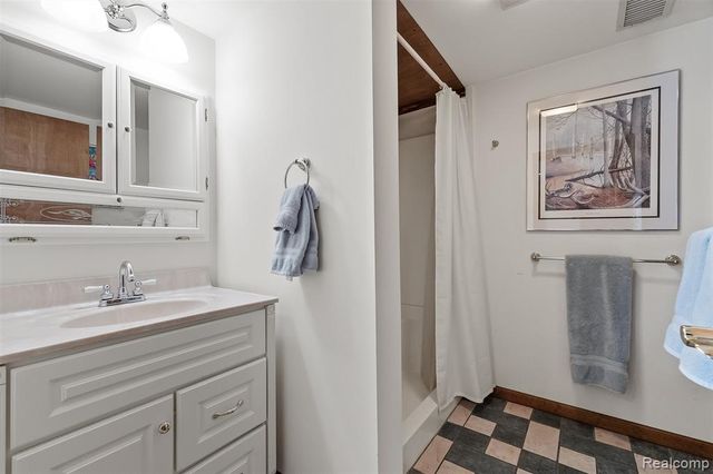 2745 Lari Court, West Bloomfield, MI 48324