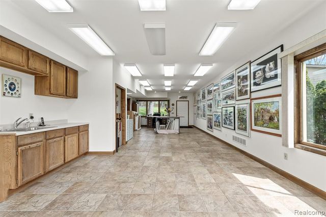 2745 Lari Court, West Bloomfield, MI 48324