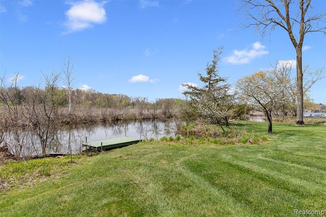 2745 Lari Court, West Bloomfield, MI 48324