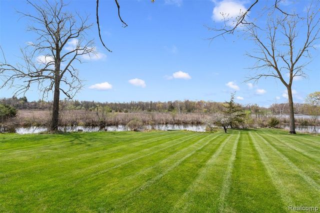 2745 Lari Court, West Bloomfield, MI 48324
