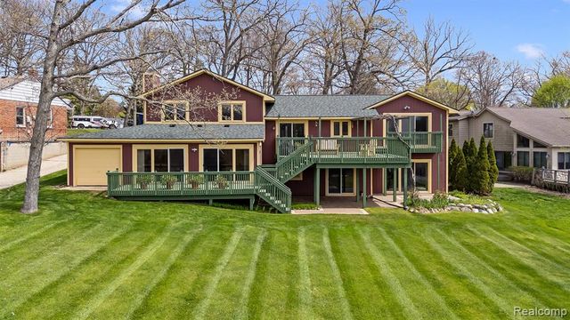 2745 Lari Court, West Bloomfield, MI 48324