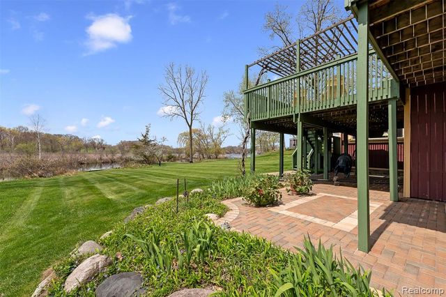 2745 Lari Court, West Bloomfield, MI 48324