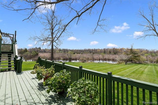 2745 Lari Court, West Bloomfield, MI 48324