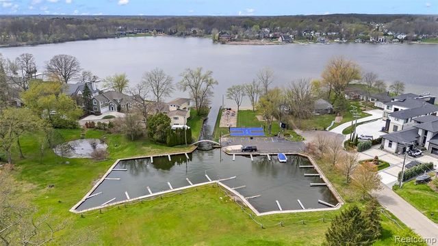 2745 Lari Court, West Bloomfield, MI 48324