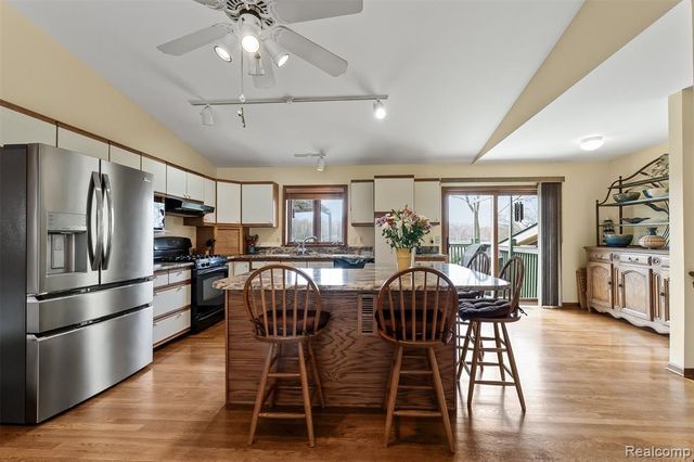 2745 Lari Court, West Bloomfield, MI 48324