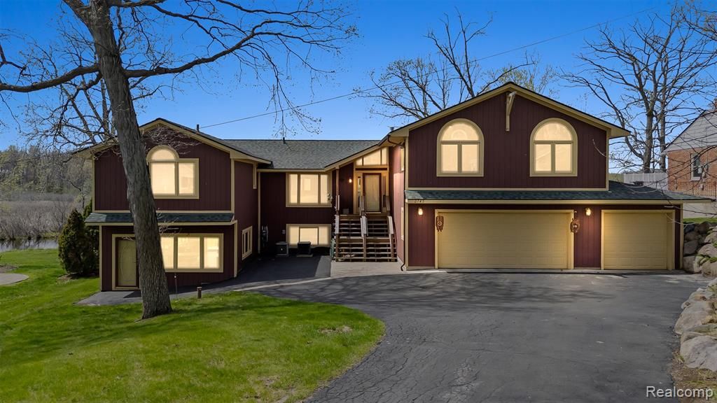 2745 Lari Court, West Bloomfield, MI 48324