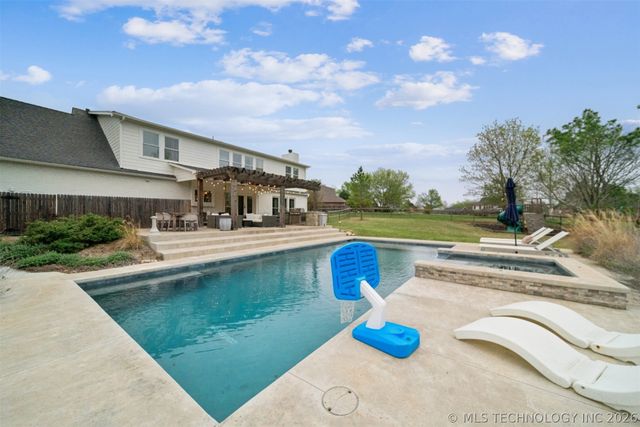 9902 N 186th East Court, Owasso, OK 74055