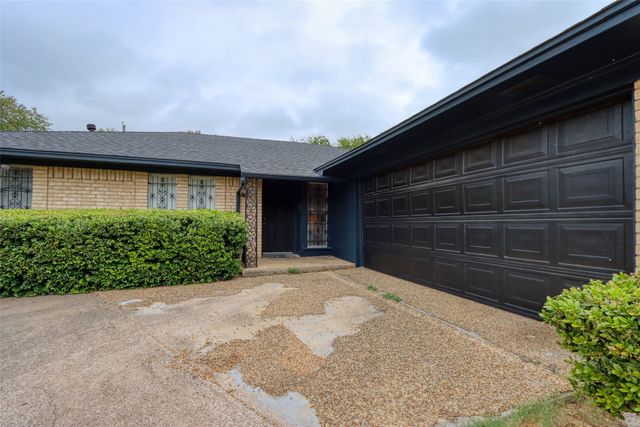 327 Penguin Drive, Dallas, TX 75241