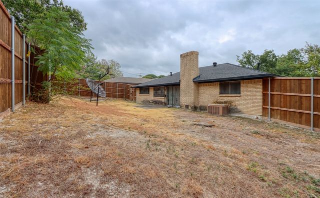327 Penguin Drive, Dallas, TX 75241