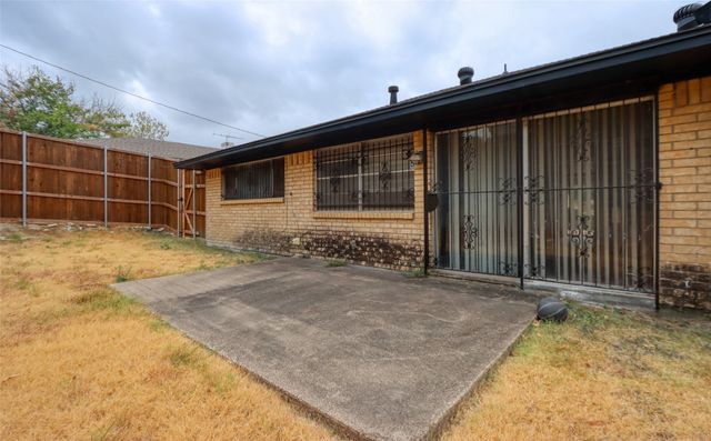 327 Penguin Drive, Dallas, TX 75241