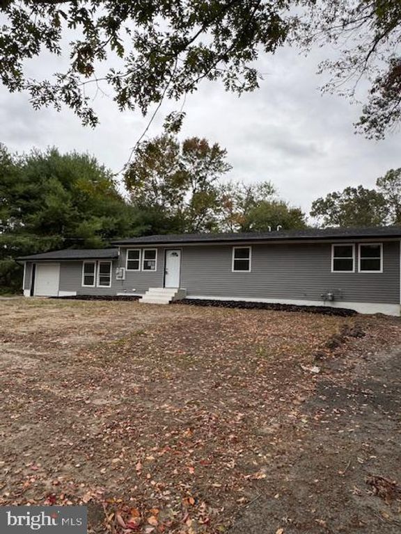 1435 COLES MILL RD, Williamstown, NJ 08094
