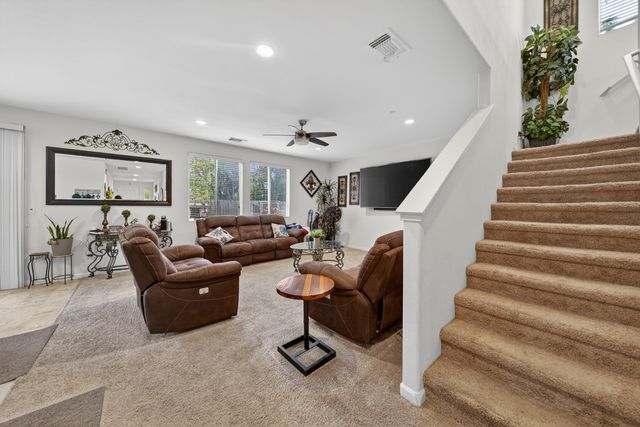 975 Topaz Avenue, Lemoore, CA 93245