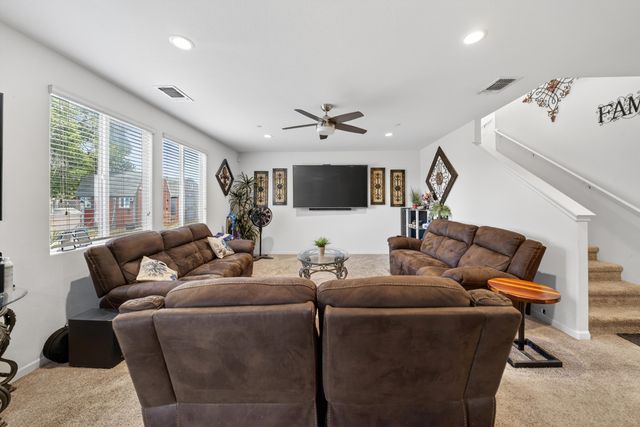 975 Topaz Avenue, Lemoore, CA 93245