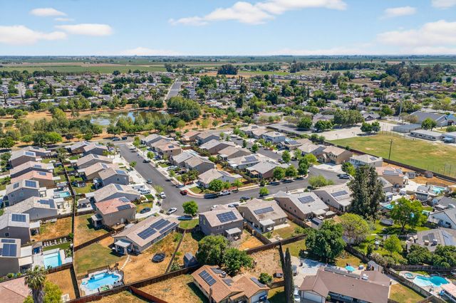 975 Topaz Avenue, Lemoore, CA 93245