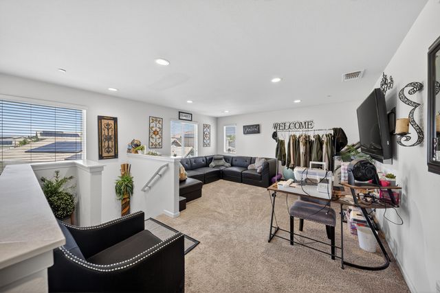 975 Topaz Avenue, Lemoore, CA 93245